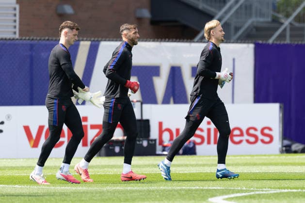 July 4, 2026, Seattle, Washington, USA: United States of America goalkeeper Matt Freese (24) United States of America goalkeeper Matt Turner (1) United States of America goalkeeper Chris Brady (25) talk onto the field for team practice before their game at the USA national team, Nationalteam Training which took place at University of Washington Soccer Stadium. Seattle USA - ZUMAl181 20260704_zsp_l181_051 Copyright: xMelissaxLevinx