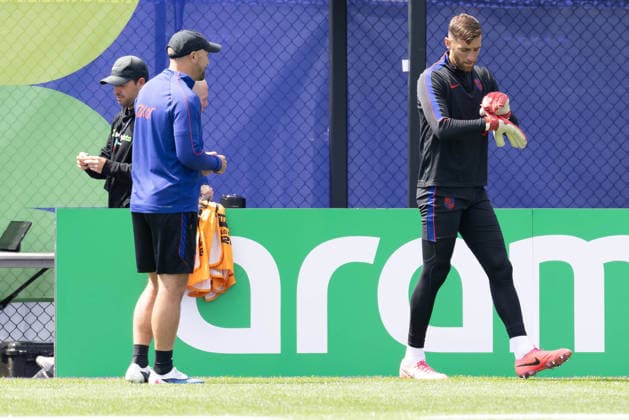 July 4, 2026, Seattle, Washington, USA: US Mens national team, Nationalteam Coaches and United States of America goalkeeper Matt Turner (1) get ready for the final team practice before their game at the USA National Team Training which took place at University of Washington Soccer Stadium. Seattle USA - ZUMAl181 20260704_zsp_l181_052 Copyright: xMelissaxLevinx