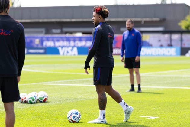 July 4, 2026, Seattle, Washington, USA: United States of America midfielder Weston McKennie (8) warms up in their final team practice before their game at the USA national team, Nationalteam Training which took place at University of Washington Soccer Stadium. Seattle USA - ZUMAl181 20260704_zsp_l181_064 Copyright: xMelissaxLevinx