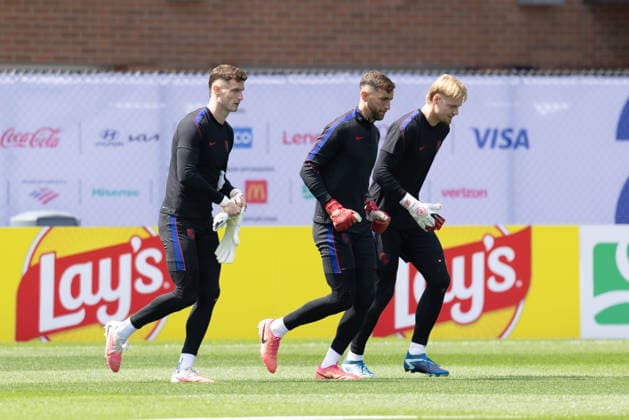 July 4, 2026, Seattle, Washington, USA: United States of America goalkeeper Matt Freese (24) United States of America goalkeeper Matt Turner (1) United States of America goalkeeper Chris Brady (25) talk onto the field for team practice before their game at the USA national team, Nationalteam Training which took place at University of Washington Soccer Stadium. Seattle USA - ZUMAl181 20260704_zsp_l181_066 Copyright: xMelissaxLevinx