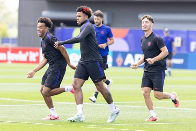 July 4, 2026, Seattle, Washington, USA: United States of America midfielder Tyler Adams (4) United States of America midfielder Weston McKennie (8) United States of America midfielder Sebastian Berhalter (14) warm up in their final team practice before their game at the USA national team, Nationalteam Training which took place at University of Washington Soccer Stadium. Seattle USA - ZUMAl181 20260704_zsp_l181_068 Copyright: xMelissaxLevinx