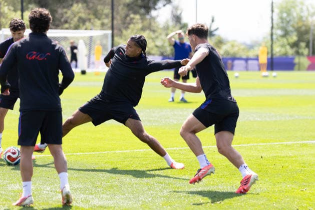 July 4, 2026, Seattle, Washington, USA: United States of America forward Christian Pulisic (10) United States of America defender Miles Robinson (12) United States of America midfielder Sebastian Berhalter (14) and United States of America midfielder Alejandro Zendejas (26) warm up in their final team practice before their game at the USA national team, Nationalteam Training which took place at University of Washington Soccer Stadium. Seattle USA - ZUMAl181 20260704_zsp_l181_072 Copyright: xMelissaxLevinx