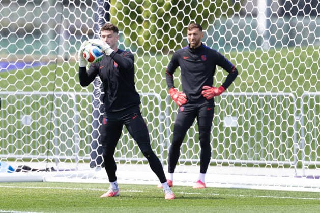July 4, 2026, Seattle, Washington, USA: United States of America goalkeeper Matt Freese (24) warms up by United States of America goalkeeper Matt Turner (1) in their final team practice before their game at the USA national team, Nationalteam Training which took place at University of Washington Soccer Stadium. Seattle USA - ZUMAl181 20260704_zsp_l181_075 Copyright: xMelissaxLevinx