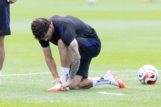 July 4, 2026, Seattle, Washington, USA: United States of America forward Christian Pulisic (10) warms up in their final team practice before their game at the USA national team, Nationalteam Training which took place at University of Washington Soccer Stadium. Seattle USA - ZUMAl181 20260704_zsp_l181_077 Copyright: xMelissaxLevinx