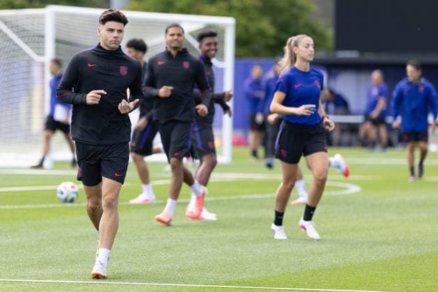 July 4, 2026, Seattle, Washington, USA: United States of America forward Max Arfsten (18) warms up in their final team practice before their game at the USA national team, Nationalteam Training which took place at University of Washington Soccer Stadium. Seattle USA - ZUMAl181 20260704_zsp_l181_079 Copyright: xMelissaxLevinx