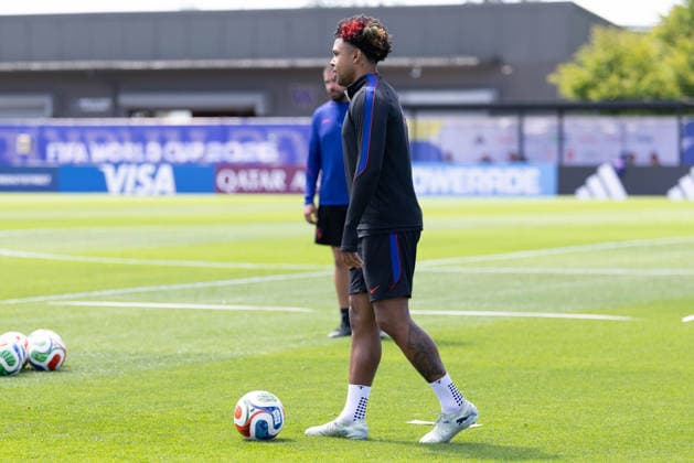 July 4, 2026, Seattle, Washington, USA: United States of America midfielder Weston McKennie (8) warms up in their final team practice before their game at the USA national team, Nationalteam Training which took place at University of Washington Soccer Stadium. Seattle USA - ZUMAl181 20260704_zsp_l181_080 Copyright: xMelissaxLevinx