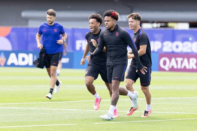 July 4, 2026, Seattle, Washington, USA: United States of America midfielder Tyler Adams (4) United States of America midfielder Weston McKennie (8) United States of America midfielder Sebastian Berhalter (14) warm up in their final team practice before their game at the USA national team, Nationalteam Training which took place at University of Washington Soccer Stadium. Seattle USA - ZUMAl181 20260704_zsp_l181_095 Copyright: xMelissaxLevinx