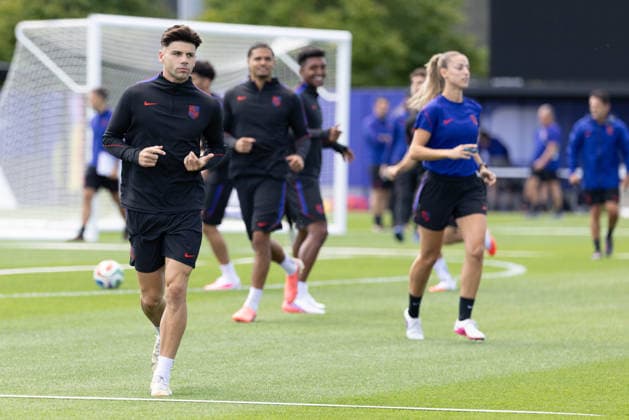 July 4, 2026, Seattle, Washington, USA: United States of America forward Max Arfsten (18) warms up in their final team practice before their game at the USA national team, Nationalteam Training which took place at University of Washington Soccer Stadium. Seattle USA - ZUMAl181 20260704_zsp_l181_096 Copyright: xMelissaxLevinx
