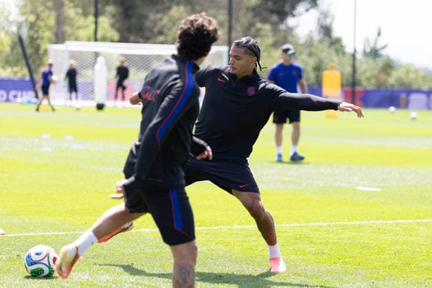 July 4, 2026, Seattle, Washington, USA: United States of America defender Miles Robinson (12) warms up by United States of America midfielder Alejandro Zendejas (26) in their final team practice before their game at the USA national team, Nationalteam Training which took place at University of Washington Soccer Stadium. Seattle USA - ZUMAl181 20260704_zsp_l181_101 Copyright: xMelissaxLevinx