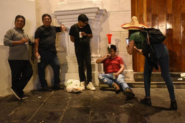 Mexican Fans React After World Cup Elimination by England XALAPA, VERACRUZ, MEXICO JULY 5, 2026: Mexican football fans gather at Plaza Lerdo in Xalapa, Veracruz, to watch the FIFA World Cup, WM, Weltmeisterschaft, Fussball 2026 Round of 16 match between Mexico and England on July 5, 2026. Supporters react with disappointment after Mexico s 3 2 defeat, which ended the team s World Cup campaign. Xalapa, Veracruz MX Copyright: x xRolandoxRamosx xJNAxPressx