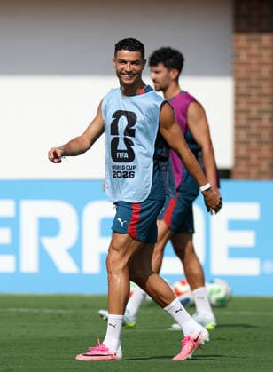 (260706) -- DALLAS, July 6, 2026 -- Cristiano Ronaldo (L) of Portugal attends a training session ahead of the round of 16 match between Portugal and Spain at the 2026 FIFA World Cup, WM, Weltmeisterschaft, Fussball in Dallas, the United States, on July 5, 2026. ) (SP)U.S.-DALLAS-FIFA WORLD CUP-TEAM PORTUGAL-TRAINING LixYing 