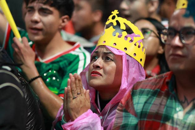 Crowds of Mexico fans gather in central Mexico City to watch Mexico face England MEXICO CITY, MEXICO - JULY 05: Mexican fans react as they watch the round of 16 match between Mexico and England on large screens, at Reforma Avenue, in Mexico City, Mexico on July 05, 2026. Daniel Cardenas Anadolu Mexico City Mexico. Editorial use only. Please get in touch for any other usage.  Copyright: x2026xAnadoluxDanielxCardenasx