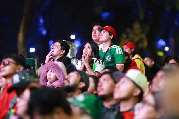 Crowds of Mexico fans gather in central Mexico City to watch Mexico face England MEXICO CITY, MEXICO - JULY 05: Mexican fans react as they watch the round of 16 match between Mexico and England on large screens, at Reforma Avenue, in Mexico City, Mexico on July 05, 2026. Daniel Cardenas Anadolu Mexico City Mexico. Editorial use only. Please get in touch for any other usage.  Copyright: x2026xAnadoluxDanielxCardenasx