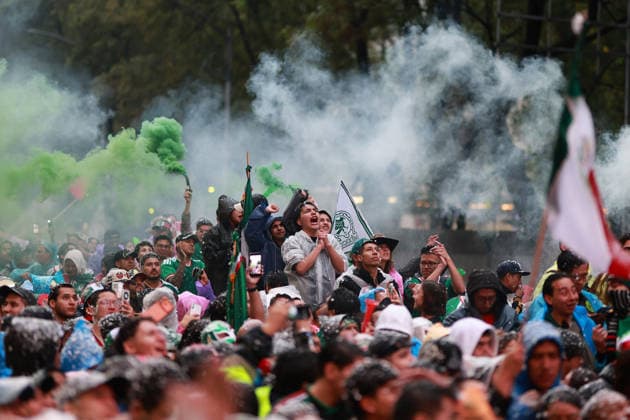 Crowds of Mexico fans gather in central Mexico City to watch Mexico face England MEXICO CITY, MEXICO - JULY 05: Mexican fans react as they watch the round of 16 match between Mexico and England on large screens, at Reforma Avenue, in Mexico City, Mexico on July 05, 2026. Daniel Cardenas Anadolu Mexico City Mexico. Editorial use only. Please get in touch for any other usage.  Copyright: x2026xAnadoluxDanielxCardenasx