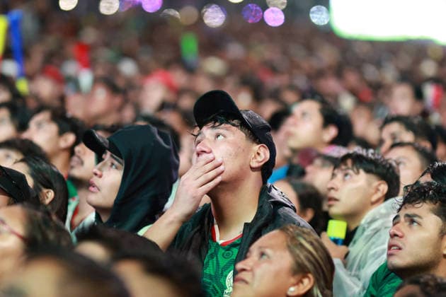 Crowds of Mexico fans gather in central Mexico City to watch Mexico face England MEXICO CITY, MEXICO - JULY 05: Mexican fans react as they watch the round of 16 match between Mexico and England on large screens, at Reforma Avenue, in Mexico City, Mexico on July 05, 2026. Daniel Cardenas Anadolu Mexico City Mexico. Editorial use only. Please get in touch for any other usage.  Copyright: x2026xAnadoluxDanielxCardenasx