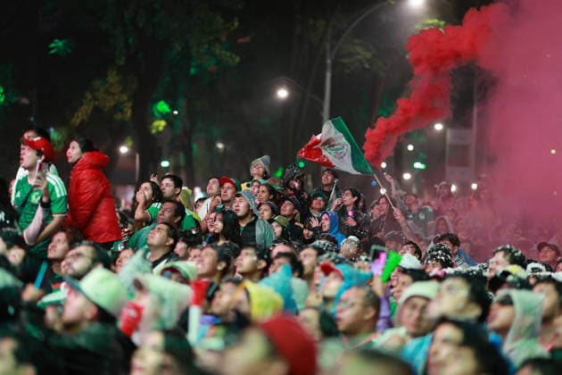 Crowds of Mexico fans gather in central Mexico City to watch Mexico face England MEXICO CITY, MEXICO - JULY 05: Mexican fans gather as they watch the FIFA World Cup, WM, Weltmeisterschaft, Fussball 2026 round of 16 match between Mexico and England on large screens at Reforma Avenue in Mexico City, Mexico, on July 05, 2026. Daniel Cardenas Anadolu Mexico City Mexico. Editorial use only. Please get in touch for any other usage.  Copyright: x2026xAnadoluxDanielxCardenasx