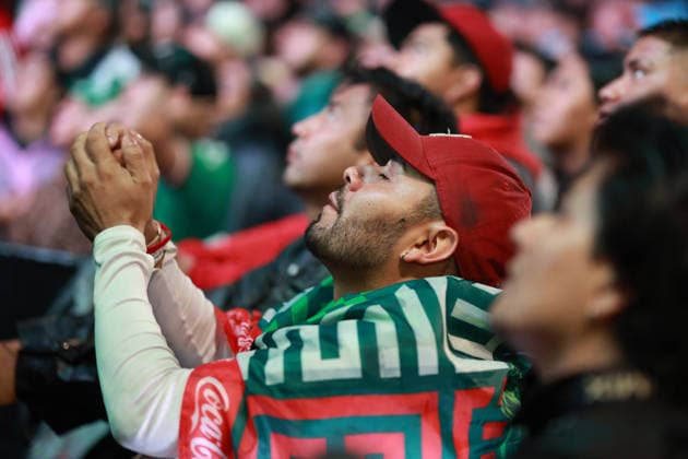 Crowds of Mexico fans gather in central Mexico City to watch Mexico face England MEXICO CITY, MEXICO - JULY 05: Mexican fans react as they watch the round of 16 match between Mexico and England on large screens, at Reforma Avenue, in Mexico City, Mexico on July 05, 2026. Daniel Cardenas Anadolu Mexico City Mexico. Editorial use only. Please get in touch for any other usage.  Copyright: x2026xAnadoluxDanielxCardenasx