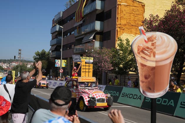 Tercera etapa del Tour de Francia 2026 Varios aficionados durante la tercera etapa del Tour de Francia 2026, a 6 de julio de 2026, en Granollers, Barcelona, Catalunya (Espana). La tercera etapa del Tour de Francia, que recorre 195 kilómetros, se celebra con un formato excepcional sin aficionados ni caravana publicitaria en la parte final por los incendios forestales que están sacudiendo la zona. 06 JULIO 2026 Granollers, Barcelona, Catalunya Granollers, Barcelona, Catalunya Espana *** Stage 3 of the 2026 Tour de France: Several fans during Stage 3 of the 2026 Tour de France on July 6, 2026, in Granollers, Barcelona, Catalonia, Spain. Stage 3 of the Tour de France, covering 195 kilometers, is being held under exceptional circumstances, with no fans or advertising caravan in the final stretch due to the wildfires ravaging the area. JULY 6, 2026 Granollers, Barcelona, Catalonia Granollers, Barcelona, Catalonia, Spain  Copyright: xDavidxZorrakinox 7648553