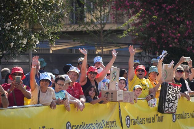 Tercera etapa del Tour de Francia 2026 Varios aficionados durante la tercera etapa del Tour de Francia 2026, a 6 de julio de 2026, en Granollers, Barcelona, Catalunya (Espana). La tercera etapa del Tour de Francia, que recorre 195 kilómetros, se celebra con un formato excepcional sin aficionados ni caravana publicitaria en la parte final por los incendios forestales que están sacudiendo la zona. 06 JULIO 2026 Granollers, Barcelona, Catalunya Granollers, Barcelona, Catalunya Espana *** Stage 3 of the 2026 Tour de France: Several fans during Stage 3 of the 2026 Tour de France on July 6, 2026, in Granollers, Barcelona, Catalonia, Spain. Stage 3 of the Tour de France, covering 195 kilometers, is being held under exceptional circumstances, with no fans or advertising caravan in the final stretch due to the wildfires ravaging the area. JULY 6, 2026 Granollers, Barcelona, Catalonia Granollers, Barcelona, Catalonia, Spain  Copyright: xDavidxZorrakinox 7648554