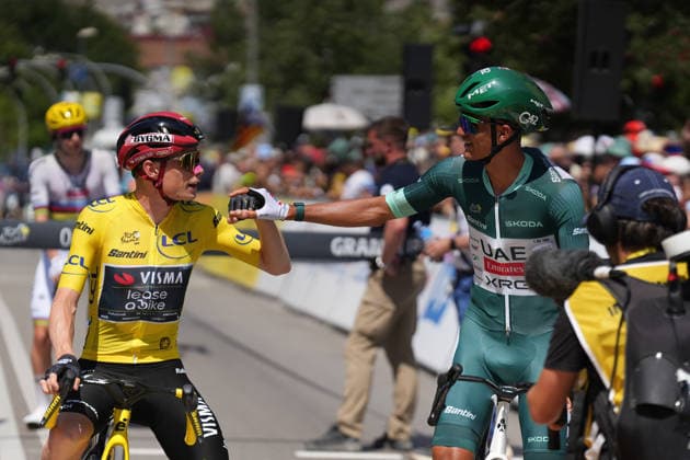 Tercera etapa del Tour de Francia 2026 (i-d) Los ciclistas Jonas Vingegaard e Isaac del Toro, durante la tercera etapa del Tour de Francia 2026, a 6 de julio de 2026, en Granollers, Barcelona, Catalunya (Espana). La tercera etapa del Tour de Francia, que recorre 195 kilómetros, se celebra con un formato excepcional sin aficionados ni caravana publicitaria en la parte final por los incendios forestales que están sacudiendo la zona. 06 JULIO 2026 Granollers, Barcelona, Catalunya Granollers, Barcelona, Catalunya Espana *** Stage 3 of the 2026 Tour de France: Cyclists Jonas Vingegaard and Isaac del Toro during Stage 3 of the 2026 Tour de France on July 6, 2026, in Granollers, Barcelona, Catalonia, Spain. The third stage of the Tour de France, covering 195 kilometers, is being held under exceptional circumstances, with no spectators or advertising caravan in the final stretch due to the wildfires ravaging the area. JULY 6, 2026 Granollers, Barcelona, Catalonia Granollers, Barcelona, Catalonia, Spain  Copyright: xDavidxZorrakinox 7649037