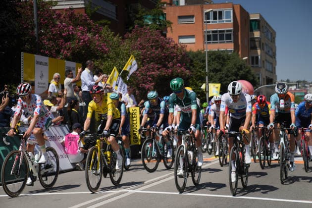 Tercera etapa del Tour de Francia 2026 (i-d) Los ciclistas Alex Molenaar, Jonas Vingegaard, Isaac del Toro y Juan Ayuso, durante la tercera etapa del Tour de Francia 2026, a 6 de julio de 2026, en Granollers, Barcelona, Catalunya (Espana). La tercera etapa del Tour de Francia, que recorre 195 kilómetros, se celebra con un formato excepcional sin aficionados ni caravana publicitaria en la parte final por los incendios forestales que están sacudiendo la zona. 06 JULIO 2026 Granollers, Barcelona, Catalunya Granollers, Barcelona, Catalunya Espana *** Stage 3 of the 2026 Tour de France: Cyclists Alex Molenaar, Jonas Vingegaard, Isaac del Toro, and Juan Ayuso during Stage 3 of the 2026 Tour de France on July 6, 2026, in Granollers, Barcelona, Catalonia, Spain. The third stage of the Tour de France, covering 195 kilometers, is being held under exceptional circumstances, with no spectators or advertising caravan in the final stretch due to the wildfires ravaging the area. JULY 6, 2026 Granollers, Barcelona, Catalonia Granollers, Barcelona, Catalonia, Spain  Copyright: xDavidxZorrakinox 7649038