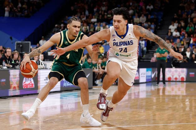 BASKETBALL AUSTRALIA PHILIPPINES, Tyrese Proctor of the Australian Boomers drives past Dwight Ramos of the Philippines during the World Cup qualifier basketball match between Australia and the Philippines at RAC Arena in Perth, Monday, July 6, 2026. ( NO ARCHIVING, EDITORIAL USE ONLY PERTH WESTERN AUSTRALIA AUSTRALIA  Copyright: xRICHARDxWAINWRIGHTx 20260706120114313735