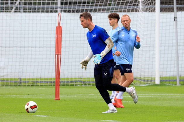 DEU, DFL, 2. FBL Hertha BSC, Training, 06.07.2026, Sportforum, Berlin, DEU, DFL, 2. FBL Hertha BSC, Training, Tjark Ernst (Hertha BSC Berlin 1), Jon Dabur Thorsteinsson (Hertha BSC Berlin 24) DFL - regulations prohibit any use of Photographs as image sequences and or quasi-video *** GER, DFL, 2nd Bundesliga Hertha BSC, Training, July 6, 2026, Sportforum, Berlin, GER, DFL, 2nd Bundesliga Hertha BSC, Training, Tjark Ernst Hertha BSC Berlin 1, Jon Dabur Thorsteinsson Hertha BSC Berlin 24. DFL regulations prohibit any use of photographs as image sequences and or quasi-video. nordphotoxGmbHx xEngler nph00076
