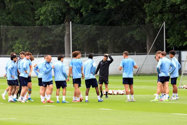 DEU, DFL, 2. FBL Hertha BSC, Training, 06.07.2026, Sportforum, Berlin, DEU, DFL, 2. FBL Hertha BSC, Training, Cheftrainer Stefan Leitl (Hertha BSC Berlin), Hertha-Spielerkreis DFL - regulations prohibit any use of Photographs as image sequences and or quasi-video *** GER, DFL, 2nd Bundesliga Hertha BSC, Training, July 6, 2026, Sportforum, Berlin, GER, DFL, 2nd Bundesliga Hertha BSC, Training, Head Coach Stefan Leitl, Hertha BSC Berlin, Hertha Players Association. DFL regulations prohibit any use of photographs as image sequences and or quasi-video. nordphotoxGmbHx xEngler nph00076