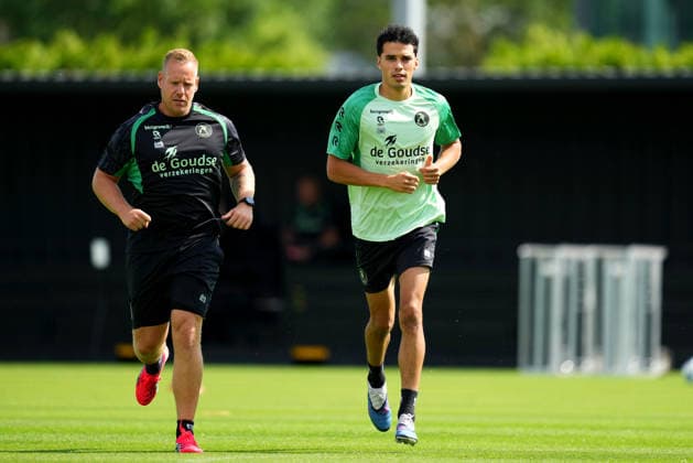 Training Sparta Rotterdam Rotterdam - Physiotherapist Youri Bleijenberg of Sparta Rotterdam, Teo Quintero of Sparta Rotterdam during the a training in preperation of the 2026 2027 season. The training is set at Sportpark Nieuw-Terbregge on 6 July 2026 in Rotterdam, The Netherlands. (VK Sportphoto Yannick Verhoeven) Copyright: xYannickxVerhoevenx