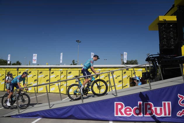 Tercera etapa del Tour de Francia 2026 Varios ciclistas durante la tercera etapa del Tour de Francia 2026, a 6 de julio de 2026, en Granollers, Barcelona, Catalunya (Espana). La tercera etapa del Tour de Francia, que recorre 195 kilómetros, se celebra con un formato excepcional sin aficionados ni caravana publicitaria en la parte final por los incendios forestales que están sacudiendo la zona. 06 JULIO 2026 Granollers, Barcelona, Catalunya Granollers, Barcelona, Catalunya Espana *** Stage 3 of the 2026 Tour de France: Several cyclists during Stage 3 of the 2026 Tour de France on July 6, 2026, in Granollers, Barcelona, Catalonia, Spain. Stage 3 of the Tour de France, covering 195 kilometers, is being held under exceptional circumstances, with no spectators or advertising caravan in the final stretch due to the wildfires ravaging the area. JULY 6, 2026 Granollers, Barcelona, Catalonia Granollers, Barcelona, Catalonia, Spain  Copyright: xDavidxZorrakinox 7649385