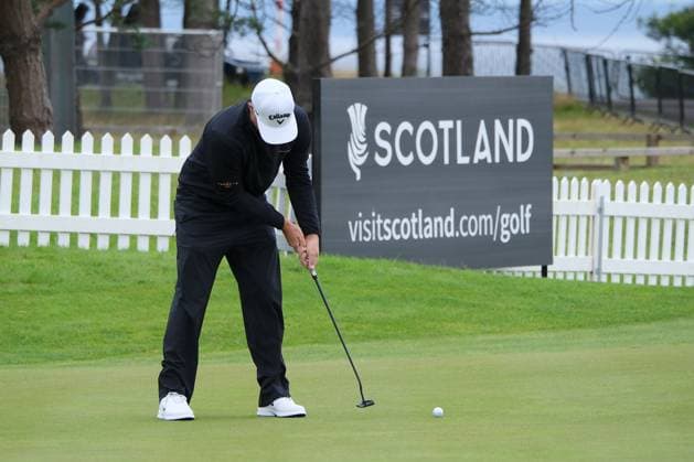 UK: The Genesis Scottish Open at The Renaissance Club, North Berwick, Scotland on 06 July 2026: Pictured: A golfer practices a putt in front of a Visit Scotland banner during a practice round at the Genesis Scottish Open Championship 2026 North Berwick The Renaissance Club Scotland Scotland Copyright: xAlexxToddx