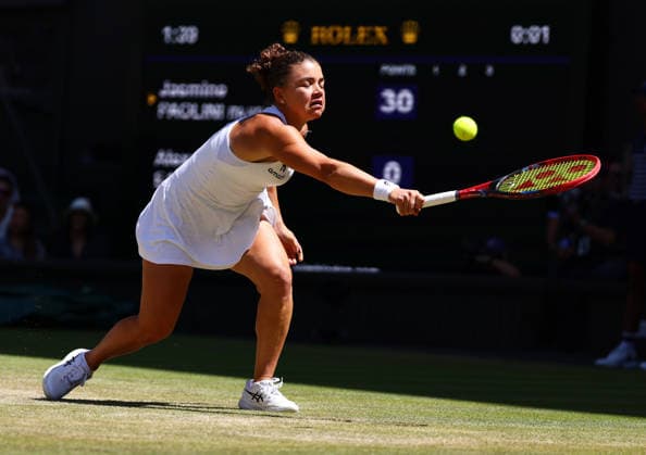 Wimbledon Championships 2026, Day 8, AELTC Wimbledon, London, UK - 06 07 2026 Jasmine Paolini (ITA) in action during her fourth round match against Alexandra Eala (PHI) in the 2026 Wimbledon Championships at the AELTC London London AELTC Wimbledon London GBR, UK NEWSPAPERS OUT Copyright: xMarkxGreenwoodx