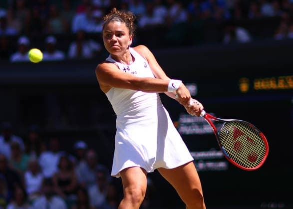 Wimbledon Championships 2026, Day 8, AELTC Wimbledon, London, UK - 06 07 2026 Jasmine Paolini (ITA) in action during her fourth round match against Alexandra Eala (PHI) in the 2026 Wimbledon Championships at the AELTC London London AELTC Wimbledon London GBR, UK NEWSPAPERS OUT Copyright: xMarkxGreenwoodx