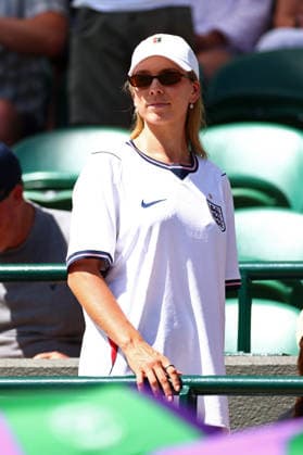 Katie Boulter watching Alex De Minaur in action on No.1 Court, wearing an England football shirt Wimbledon Tennis Championships, Day 8, The All England Lawn Tennis and Croquet Club, London, UK - 06 Jul 2026London The All England Lawn Tennis and United Kingdom  Copyright: xJamesxMarsh Shutterstockx 16978026bz