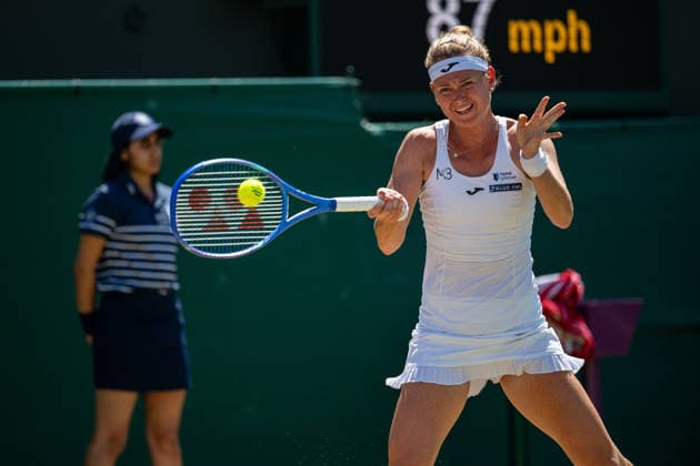 Tennis - Wimbledon Championship 2026 - Day 8 LONDON, ENGLAND - Monday, July 6, 2026: Marie Bouzkova (CZE) during the Ladies Singles Fourth Round match on Day Eight of The Championships Wimbledon 2026 at the All England Lawn Tennis and Croquet Club. (Photo by Kirsten Holst Propaganda) LONDON All England Lawn Tennis and Croq GREATER LONDON ENGLAND  Copyright: xKirstenxHolstx 2026-07-06-012-Wimbledon_Day_8