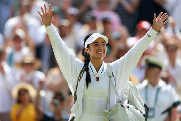 Alexandra Eala acknowledges the crowd after losing her round of 16 match against Jasmine Paolini Wimbledon Tennis Championships, Day 8, The All England Lawn Tennis and Croquet Club, London, UK - 06 Jul 2026London The All England Lawn Tennis and United Kingdom  Copyright: xKieranxMcManus Shutterstockx 16978024dg