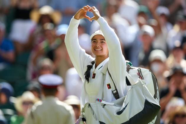 Alexandra Eala acknowledges the crowd after losing her round of 16 match against Jasmine Paolini Wimbledon Tennis Championships, Day 8, The All England Lawn Tennis and Croquet Club, London, UK - 06 Jul 2026London The All England Lawn Tennis and United Kingdom  Copyright: xKieranxMcManus Shutterstockx 16978024dd