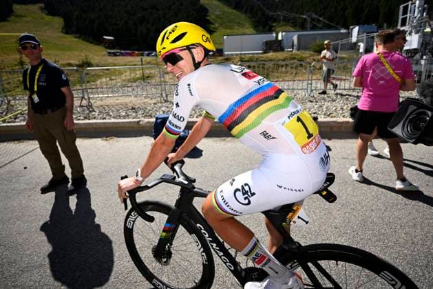 Tour de France 2026 Stage 3 LES ANGLES, FRANCE - JULY 06 : Pogacar Tadej (SLO) of UAE Team Emirates - XRG celebrates the victory after stage 3 of the 113rd edition of Tour de France an UCI World Tour 2.UWT cycling road race stage for Men Elite of 196 km with start in Granollers and finish in Les Angles on July 6, 2026 in Les Angles, France, 06 07 2026 Les Angles France  Copyright: xTomasxSiskx
