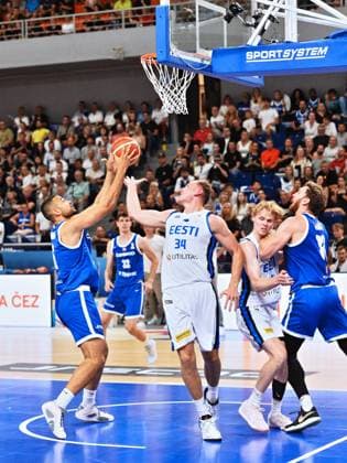 L-R Patrick Samoura (Czechia) and Artur Konontsuk (Estonia) in action during men s Basketball World Cup 2027 group H qualifier: Czechia vs Estonia, in Brno, Czech Republic, on July 6, 2026. (CTKxPhoto PatrikxUhlir) CTKPhotoP2026070606343  CTKPhotoP2026070606343