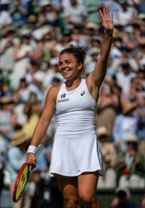 Tennis - Wimbledon Championship 2026 - Day 8 LONDON, ENGLAND - Monday, July 6, 2026: Jasmine Paolini (ITA) celebrates after the Ladies Singles Fourth Round match on Day Eight of The Championships Wimbledon 2026 at the All England Lawn Tennis and Croquet Club. (Photo by Kirsten Holst Propaganda) LONDON All England Lawn Tennis and Croq GREATER LONDON ENGLAND  Copyright: xKirstenxHolstx 2026-07-06-041-Wimbledon_Day_8