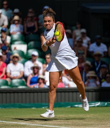 Tennis - Wimbledon Championship 2026 - Day 8 LONDON, ENGLAND - Monday, July 6, 2026: Jasmine Paolini (ITA) during the Ladies Singles Fourth Round match on Day Eight of The Championships Wimbledon 2026 at the All England Lawn Tennis and Croquet Club. (Photo by Kirsten Holst Propaganda) LONDON All England Lawn Tennis and Croq GREATER LONDON ENGLAND  Copyright: xKirstenxHolstx 2026-07-06-033-Wimbledon_Day_8