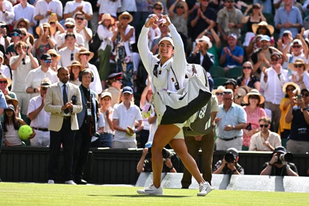 Wimbledon 2026 - Jasmine Paolini v Alexandra Eala - London Alexandra Eala (PHI) during her fourth round match at the 2026 Wimbledon Championships at the AELTC in London, England, UK on July 6, 2026. Photo by Corinne Dubreuil ABACAPRESS.COM London England United Kingdom  Copyright: xDubreuilxCorinne ABACAx