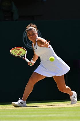 Wimbledon 2026 - Jasmine Paolini v Alexandra Eala - London Jasmine Paolini (ITA) during her fourth round match at the 2026 Wimbledon Championships at the AELTC in London, England, UK on July 6, 2026. Photo by Corinne Dubreuil ABACAPRESS.COM London England United Kingdom  Copyright: xDubreuilxCorinne ABACAx