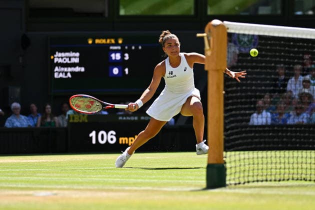 Wimbledon 2026 - Jasmine Paolini v Alexandra Eala - London Jasmine Paolini (ITA) during her fourth round match at the 2026 Wimbledon Championships at the AELTC in London, England, UK on July 6, 2026. Photo by Corinne Dubreuil ABACAPRESS.COM London England United Kingdom  Copyright: xDubreuilxCorinne ABACAx