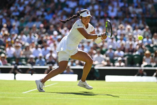 Wimbledon 2026 - Jasmine Paolini v Alexandra Eala - London Alexandra Eala (PHI) during her fourth round match at the 2026 Wimbledon Championships at the AELTC in London, England, UK on July 6, 2026. Photo by Corinne Dubreuil ABACAPRESS.COM London England United Kingdom  Copyright: xDubreuilxCorinne ABACAx