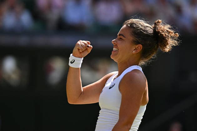 Wimbledon 2026 - Jasmine Paolini v Alexandra Eala - London Jasmine Paolini (ITA) during her fourth round match at the 2026 Wimbledon Championships at the AELTC in London, England, UK on July 6, 2026. Photo by Corinne Dubreuil ABACAPRESS.COM London England United Kingdom  Copyright: xDubreuilxCorinne ABACAx