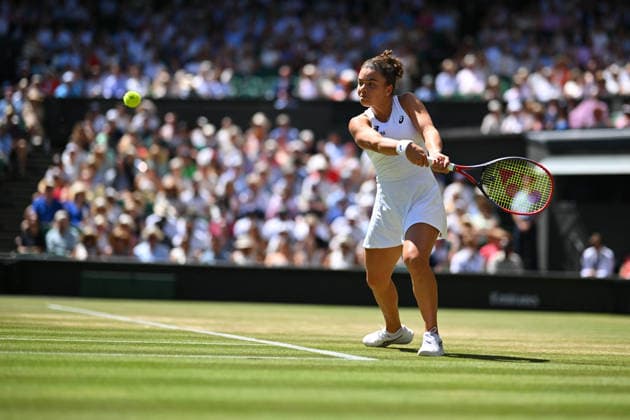 Wimbledon 2026 - Jasmine Paolini v Alexandra Eala - London Jasmine Paolini (ITA) during her fourth round match at the 2026 Wimbledon Championships at the AELTC in London, England, UK on July 6, 2026. Photo by Corinne Dubreuil ABACAPRESS.COM London England United Kingdom  Copyright: xDubreuilxCorinne ABACAx