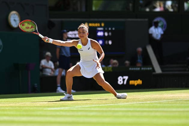 Wimbledon 2026 - Jasmine Paolini v Alexandra Eala - London Jasmine Paolini (ITA) during her fourth round match at the 2026 Wimbledon Championships at the AELTC in London, England, UK on July 6, 2026. Photo by Corinne Dubreuil ABACAPRESS.COM London England United Kingdom  Copyright: xDubreuilxCorinne ABACAx