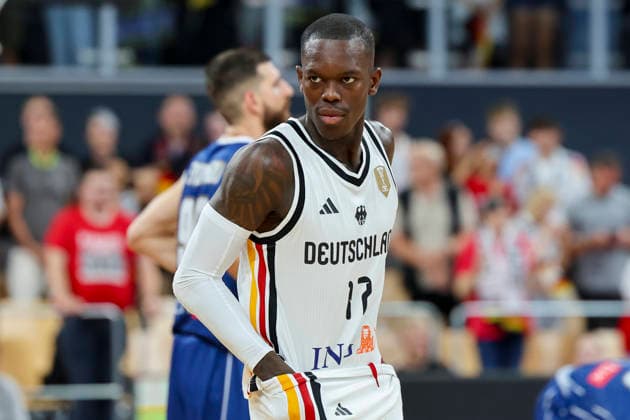 Dennis Schroeder (Germany) schaut, FIBA World Cup European Qualifier, Germany v Cyprus, Brose Arena am 06. July 2026 in Bamberg, Deutschland. (Foto von Marco Steinbrenner DeFodi Images) Dennis Schroeder (Germany) looks on, FIBA World Cup European Qualifier, Germany v Cyprus, Brose Arena, July 6, 2026 in Bamberg, Germany. (Photo by Marco Steinbrenner DeFodi Images) - *** Dennis Schroeder of Germany looks on, FIBA World Cup European Qualifier, Germany vs. Cyprus, Brose Arena on July 6, 2026, in Bamberg, Germany. Photo by Marco Steinbrenner, DeFodi Images. Dennis Schroeder of Germany looks on, FIBA World Cup European Qualifier, Germany vs. Cyprus, Brose Arena, July 6, 2026, in Bamberg, Germany. Photo by Marco Steinbrenner, DeFodi Images