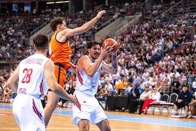 Krakow 06.07.2026 Basketball 2027 FIBA Basketball World Cup Qualifiers First Round : Poland vs The Netherlands --- Koszykowka Eliminacje Mistrzostw Swiata FIBA 2027 - pierwsza runda : Polska - Holandia. Persons shown : Sander Hollanders Dominik Olejniczak Fot. Kai Taller Arena Akcji NEWSPIX.PL --- newspix.pl 